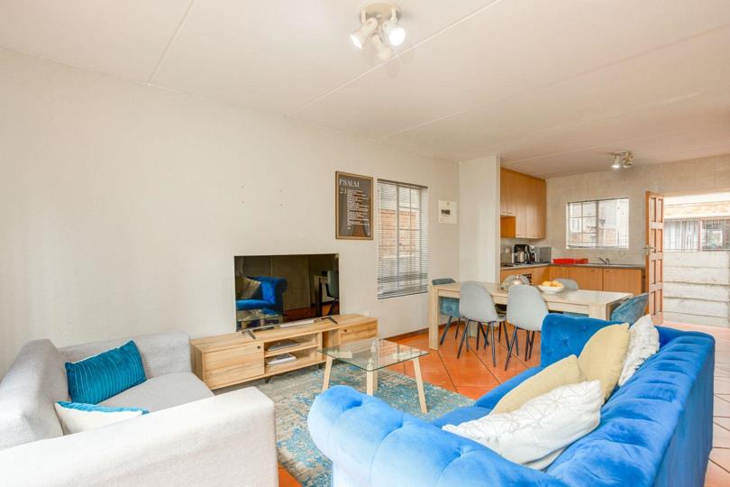 2 Bedroom Townhouse for sale in North Riding - P24-116331896
