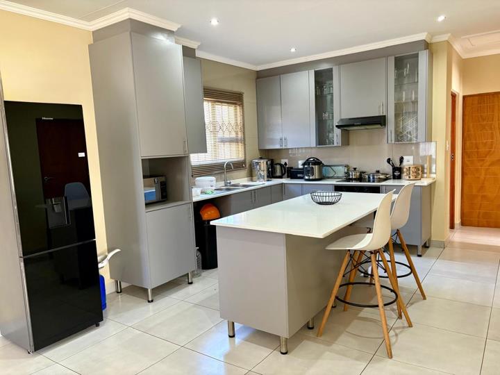 Listing number: P24-116363294, Image number: 2