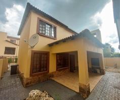 Townhouse for sale in Rooihuiskraal North