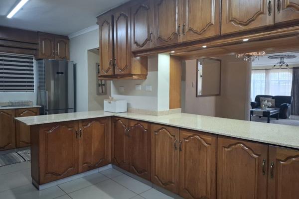 This stunning  house in Flamingo Gardens, Tongaat, boasts breathtaking views and luxurious amenities. 

- Three spacious bedrooms ...