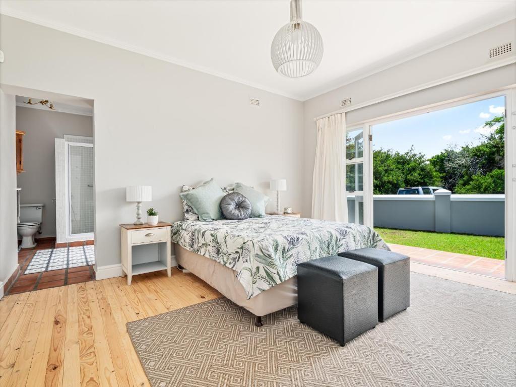 Photo of 4 Bedroom House to rent in Leisure Isle
