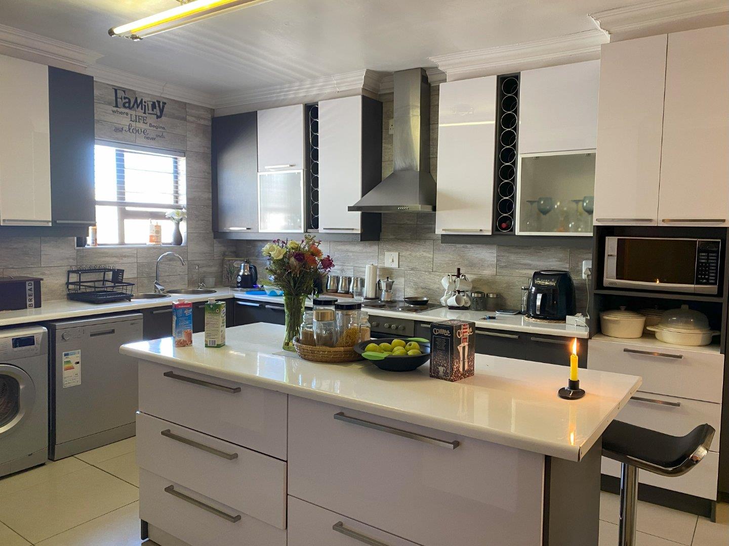 3 Bedroom House for sale in Raceway - P24-116348167