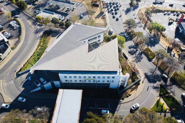 Executive Summary:
A prime, free-standing office building offering a secure, high-yield ...