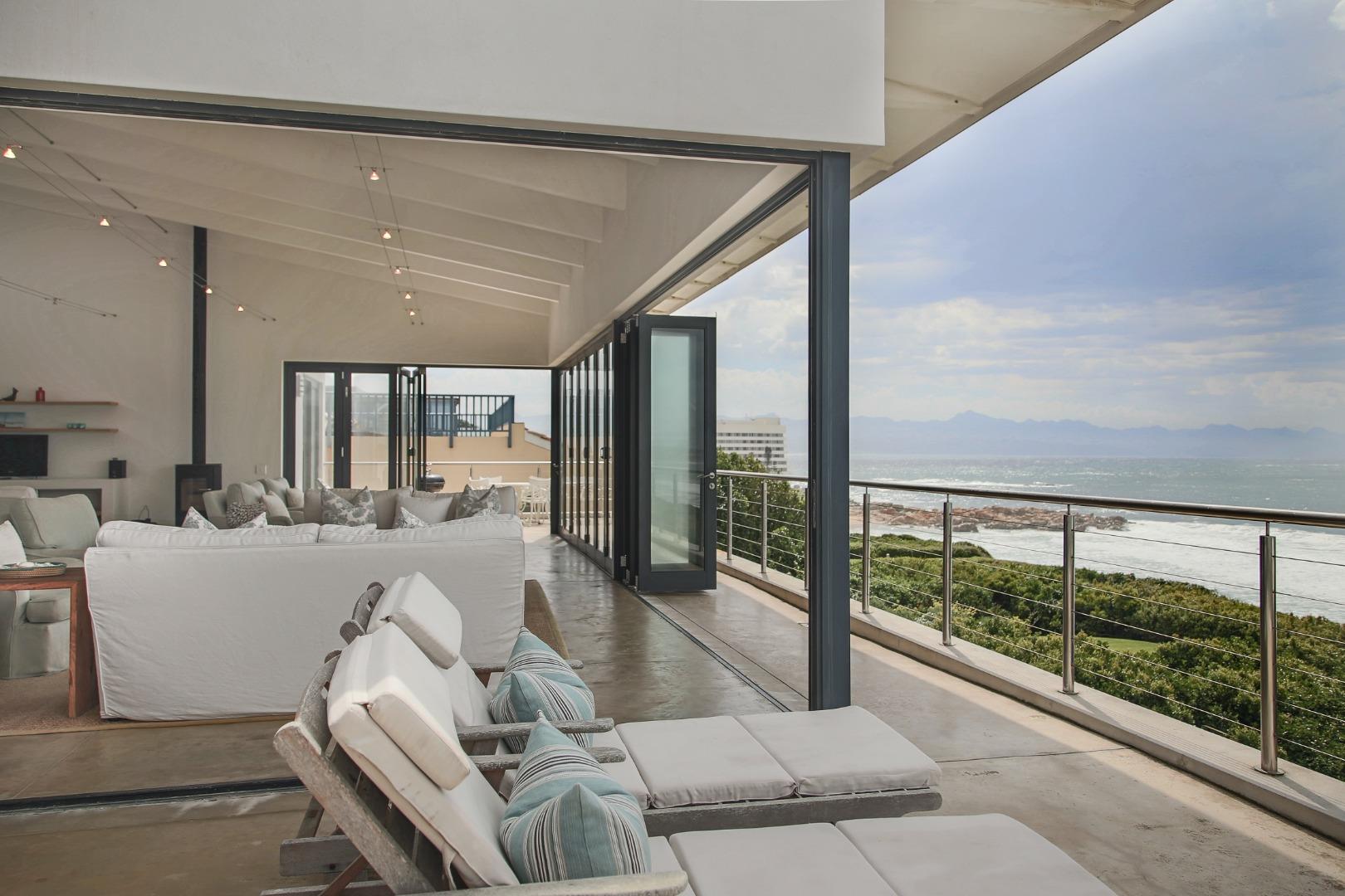 Photo of 5 Bedroom House to rent in Robberg Beach