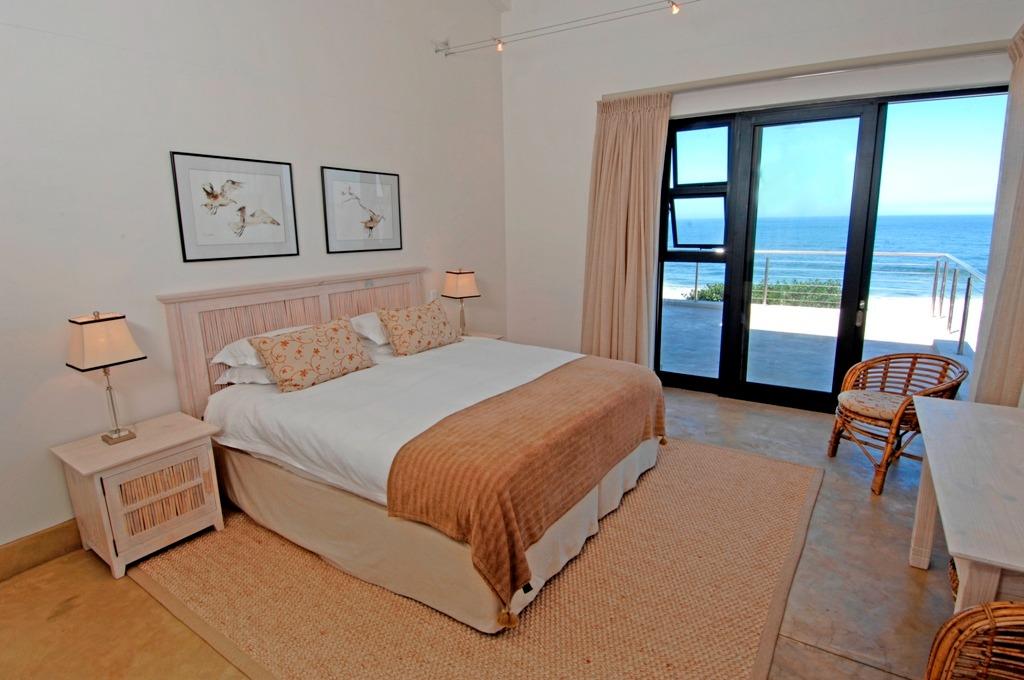 Photo of 5 Bedroom House to rent in Robberg Beach