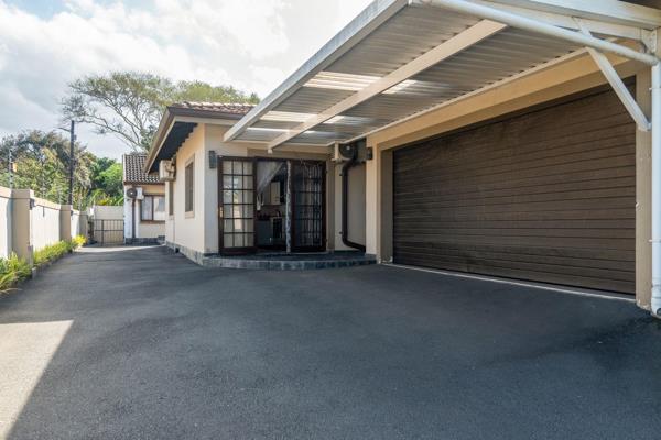 **SOLE AND EXCLUSIVE MANDATE** Spacious luxury family home with 3 large bedrooms plus a ...