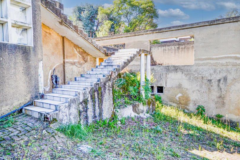 4 Bedroom House for sale in Northcliff - 19 Ruth Crescent - P24-116379473