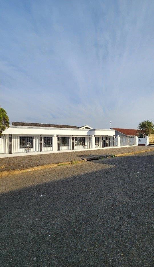 3 Bedroom House for sale in Mountain Rise - P24-116371042