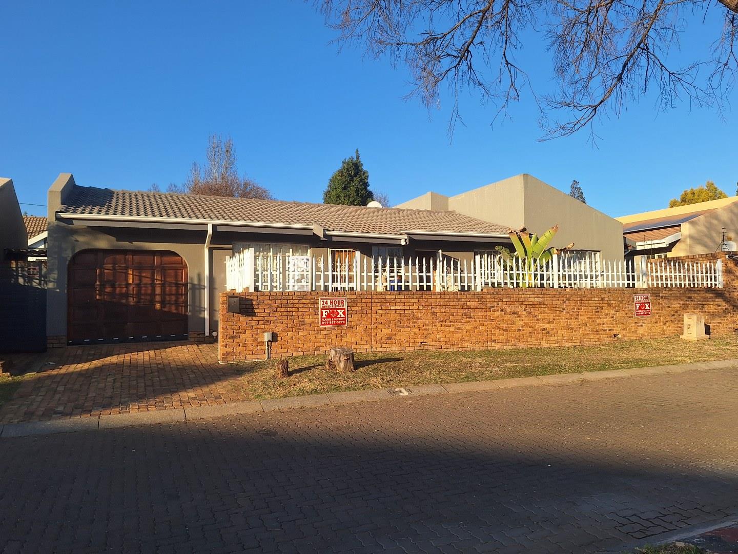3 Bedroom House for sale in Mulbarton - P24-116382480
