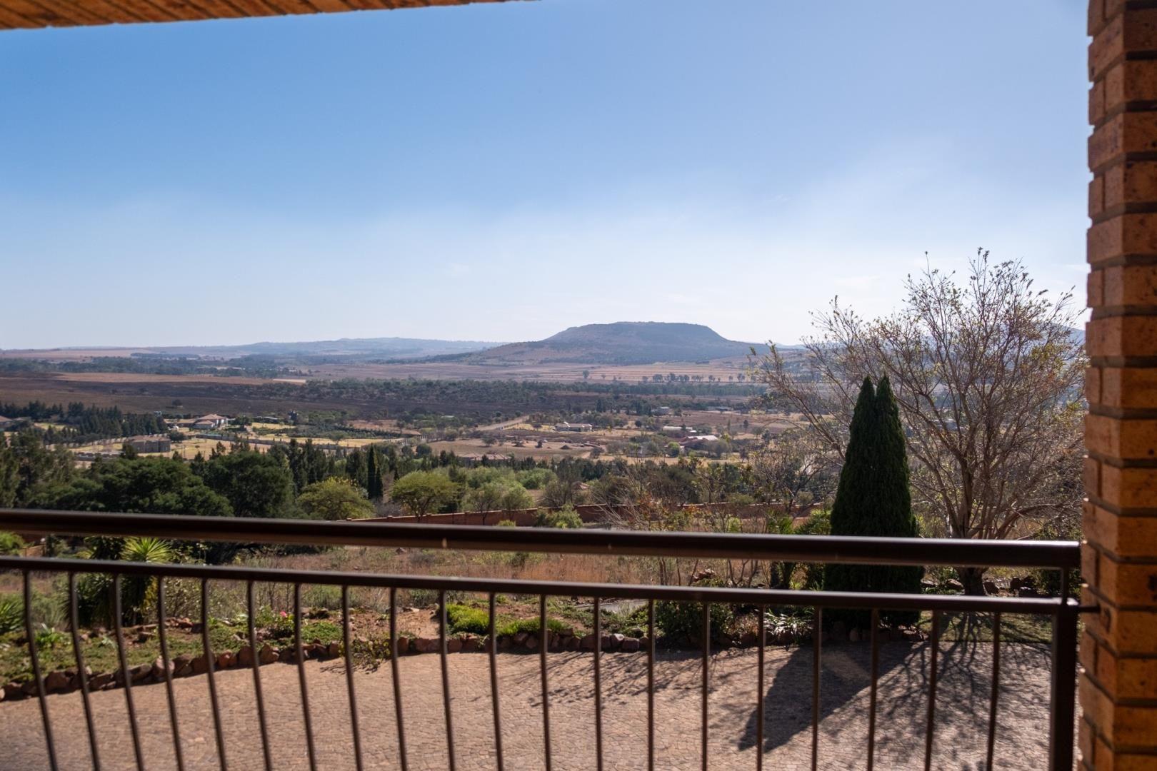 9 Bedroom House for sale in Blue Saddle Ranches - P24-112915595