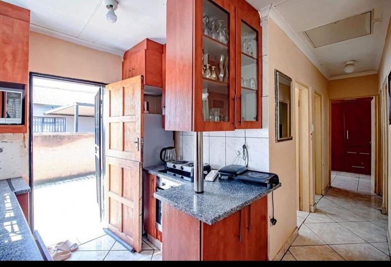 Listing number: P24-117182085, Image number: 2