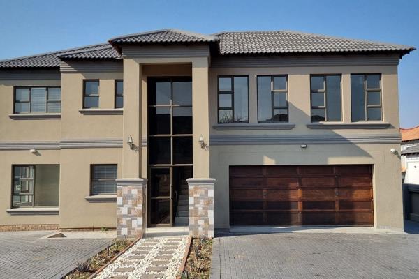 EXCLUSIVE MANDATE

Welcome to this exquisite 5-bedroom home, perfectly positioned within the sought-after Woodhill Estate. Designed with elegance and comfort in mind, this property combines modern living with timeless sophistication.

Step inside through the striking glass ...