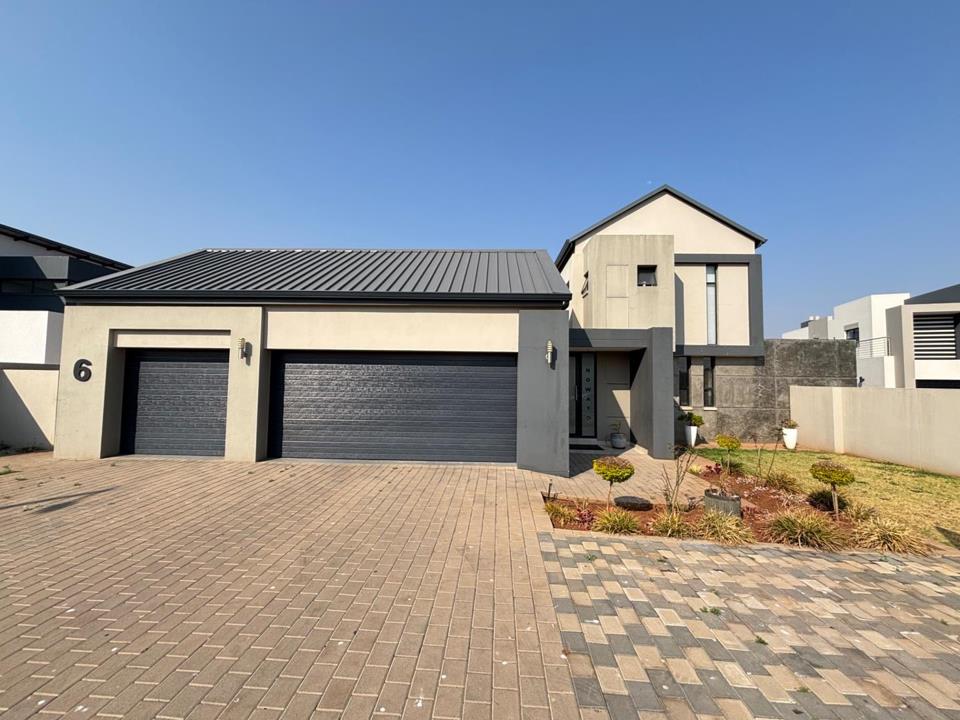 4 Bedroom House for sale in Midstream Meadows - P24-116388450
