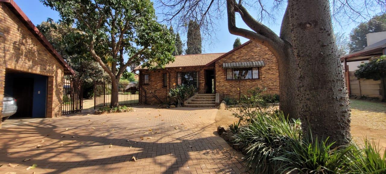 3 Bedroom House for sale in Mulbarton - P24-116390766