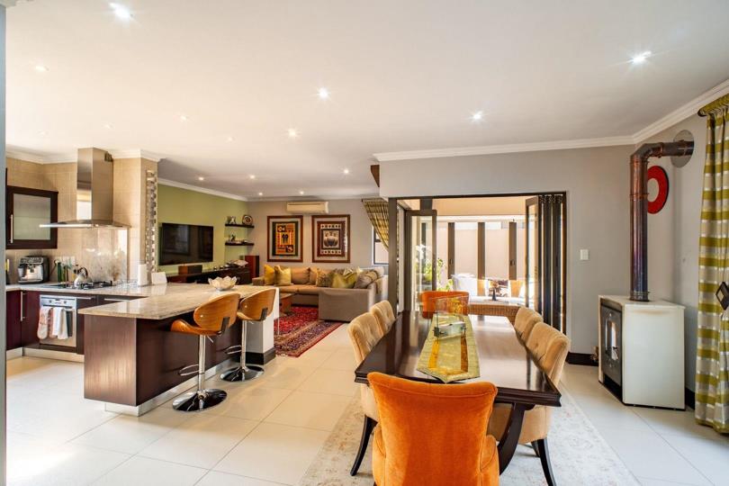 3 Bedroom House for sale in Rivonia - P24-116402091