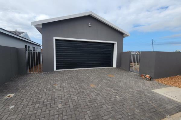 Newly built and unapologetically fresh, this 3-bedroom, 2-bathroom sanctuary is nestled in the heart of Fountains Estate.

Inside, you’ll find clean lines, built-in cupboards that actually make sense, and a layout that flows. The double garage offers secure parking and ...