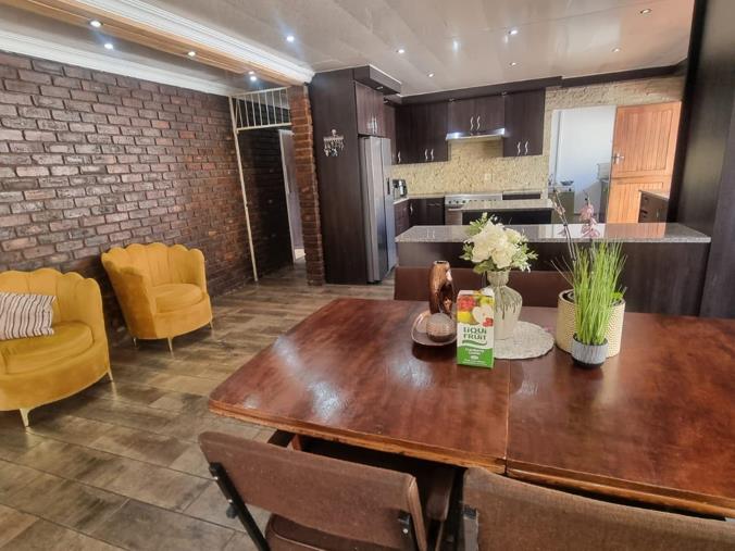 4 Bedroom House for Sale in Strubenvale