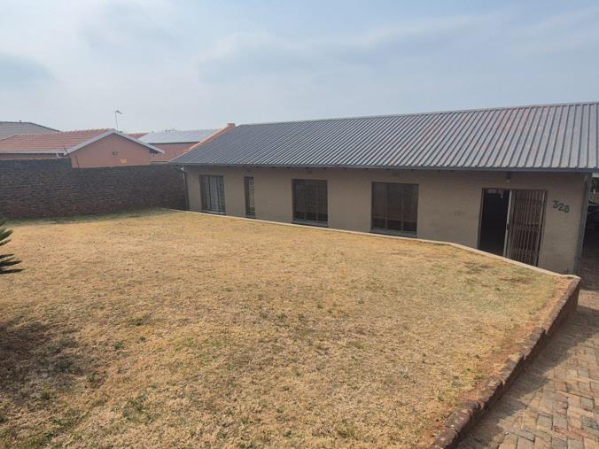4 Bedroom House for Sale in Lindhaven