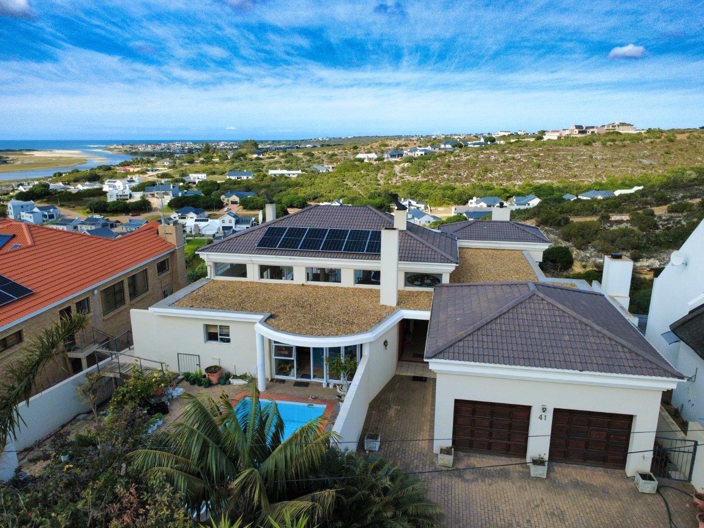 5 Bedroom House for sale in Stilbaai Wes - 41 Erica Drive - P24-116413234