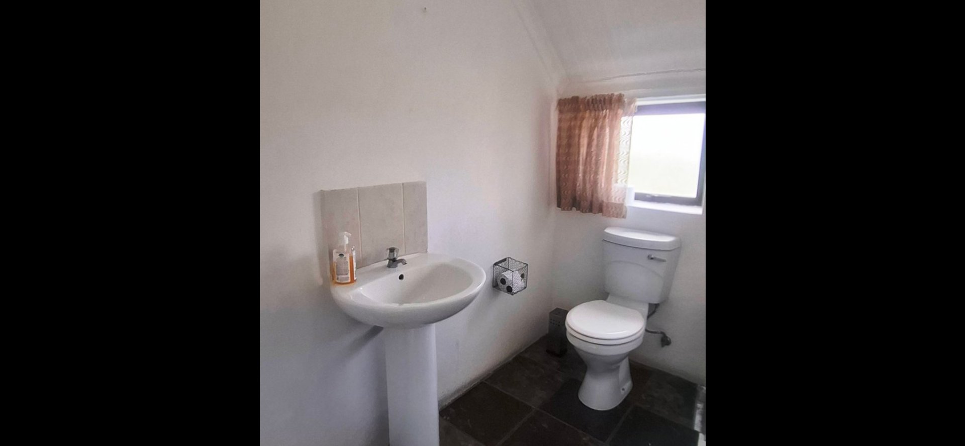 Photo of Commercial property to rent in Jacobsbaai