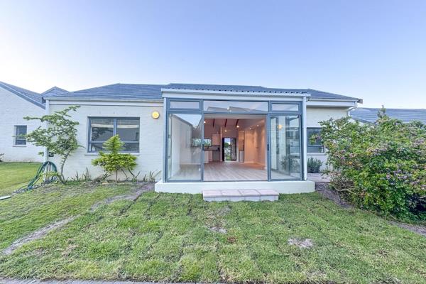 Invest in future You- at the exclusive Kronendal Retirement Village in Hout Bay

A freehold garden flat which has recently been stylishly renovated.
With two bedrooms and a study /storeroom.
The cottage has high ceilings with ...