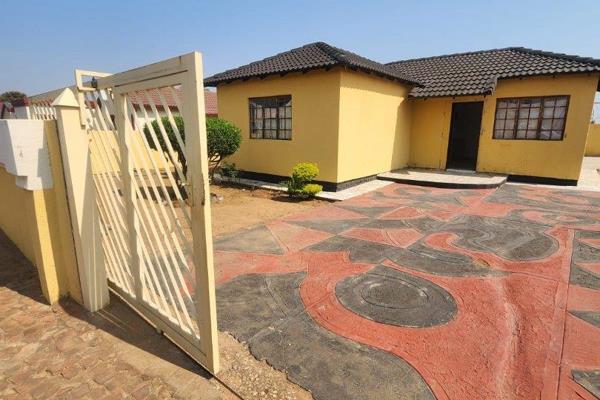 2 bedroom house for sale 

Bathroom
Dining room
Kitchen
Clean paved yard
Security wall

