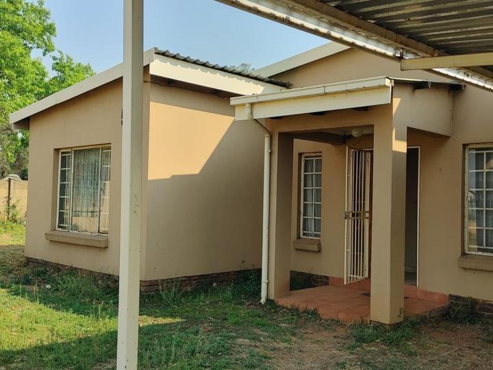 3 Bedroom House for sale in Rothdene - P24-115895092
