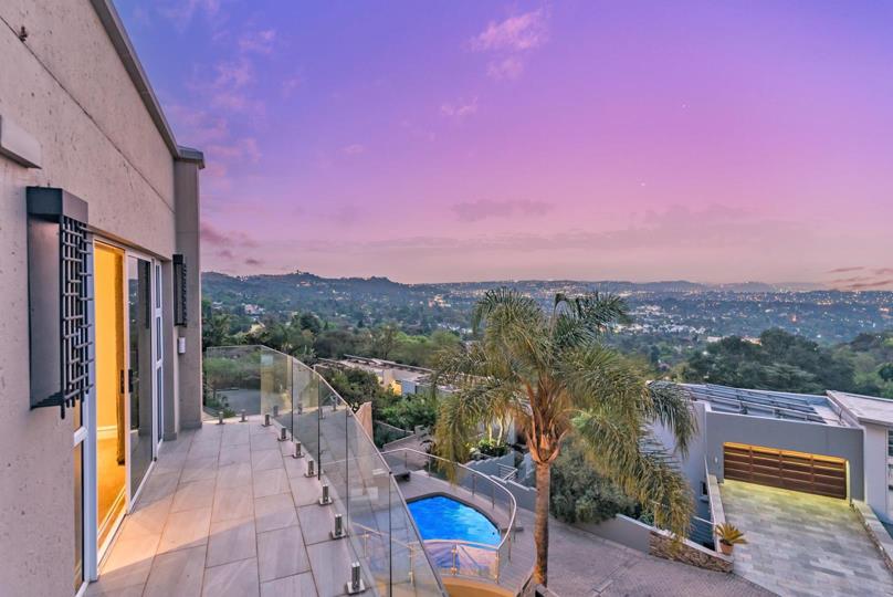 4 Bedroom House for sale in Northcliff - 59 Highcliff Way - P24-116431289