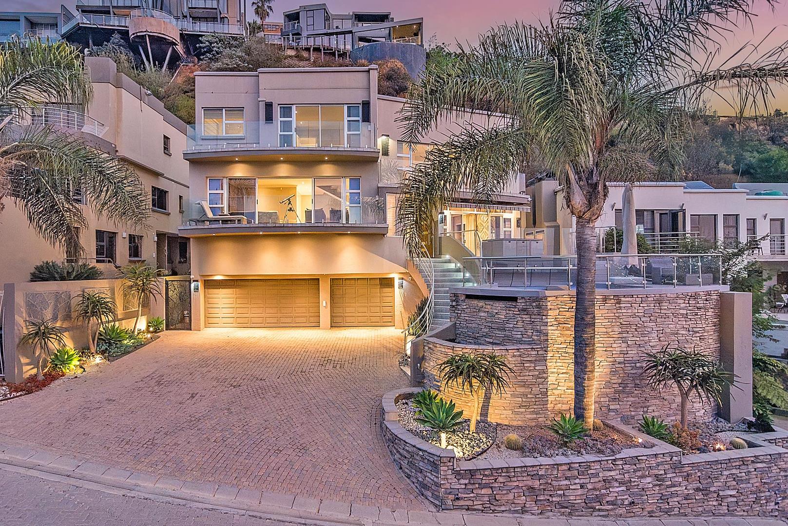 4 Bedroom House for sale in Northcliff - 59 Highcliff Way - P24-116431289
