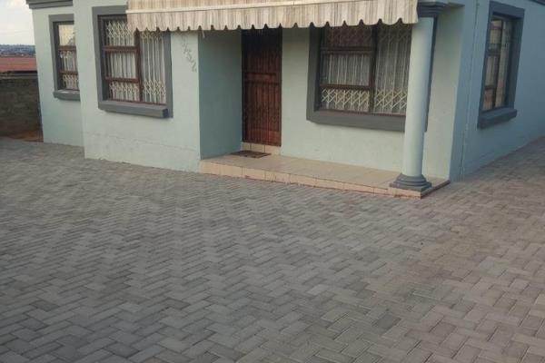 3 bedroom house to rent in Morula View Mabopane R5000, this house offers 3 bedrooms , all bedrooms with build in wardrobes, main ...