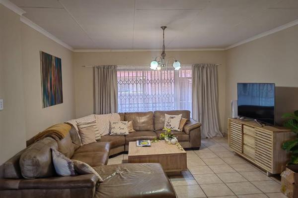 Modern 2-Bedroom Apartment with Great Investment Potential in Ermelo

This neat and modern apartment is perfectly located in Cloete ...