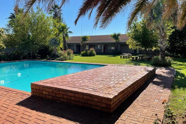 Hotel Lodge for sale!!

Size: 8.6 hectare
Buildings: 16000 square meters
Equipment of R7 million included

6 x Houses
21 en-suite ...