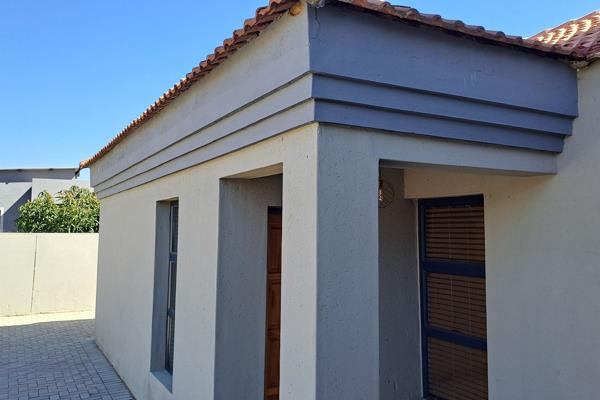 Modern Garden Cottage to Rent – Heuwelsig Estate 

Looking for a secure, stylish and comfortable home? This newly renovated 1-bedroom ...