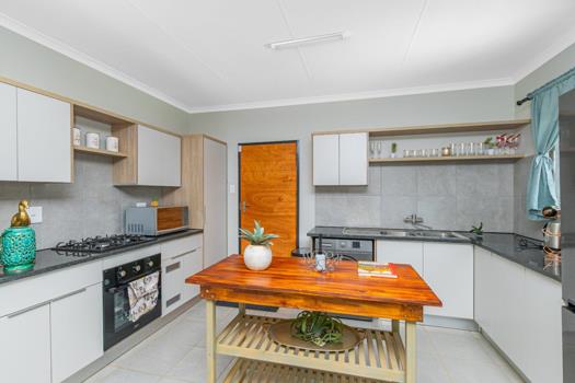 3 Bedroom House for sale in Protea Glen
