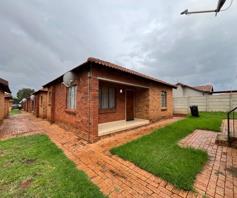 Townhouse for sale in Protea Glen