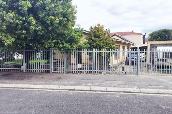 Charming Fixer-Upper with Endless Potential!
This three-bedroom home is a fantastic opportunity for investors or DIY enthusiasts. While the property does need some TLC, it offers a blank canvas to create your dream space.
Key ...