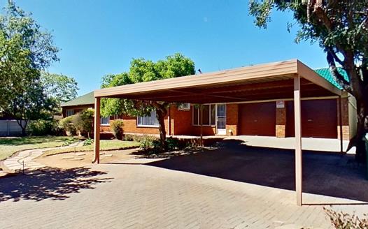 5 Bedroom House for sale in Pellissier