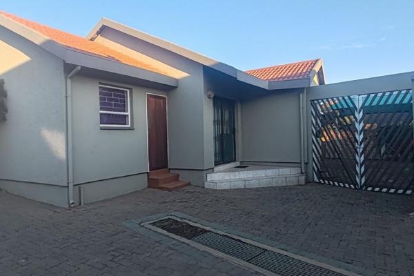 This immaculate townhouse offers the perfect blend of modern living and secure comfort in the heart of Vanderbijlpark SE3. Ideal for ...