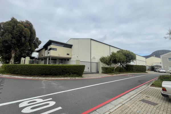 This secure business park property provides 1 378m&#178; of food-grade compliant warehouse and office space, available as a single unit or divided into 935m&#178; and 443m&#178; sections. 

It features administrative offices ...