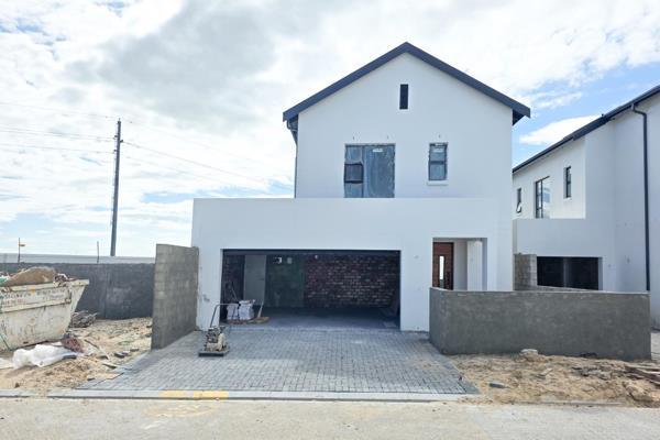 Spacious 4 Bedroom Home for the large or expansive Family.
This Beauty will be done just in time for you to move in on the 1 December ...