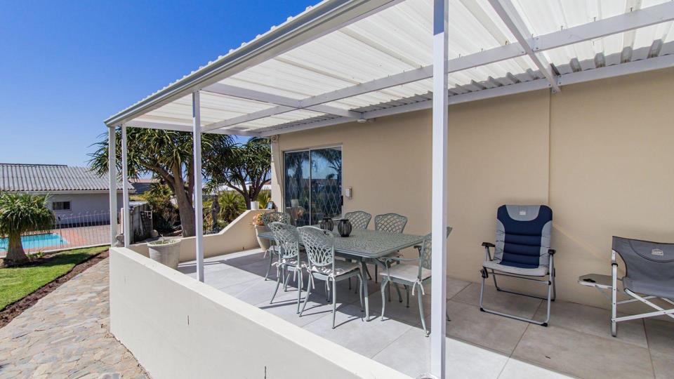 4 Bedroom House for sale in Sandy Point - 26 Sandy Point Crescent - P24 ...