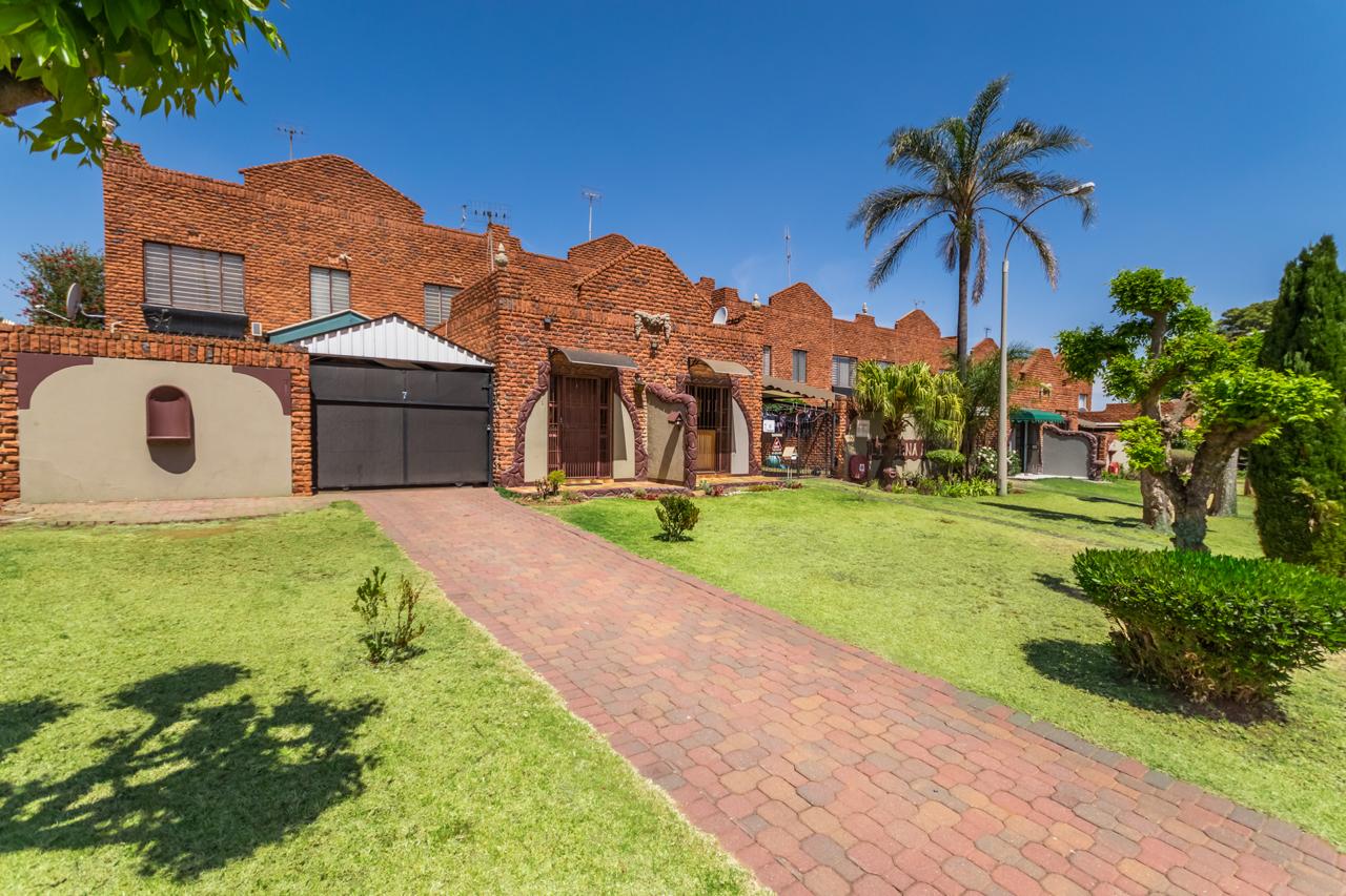 Florida, Roodepoort Property : Apartments / flats for sale in Florida ...