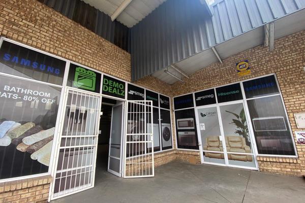 This 445sqm showroom is available to let, offering excellent road frontage and visibility in a prime location. The space features high ceilings and a functional mezzanine level, creating a bright, versatile environment ideal for ...