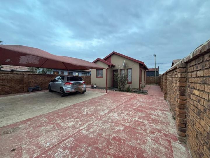 2 Bedroom House for sale in Mahube Valley - P24-116489800