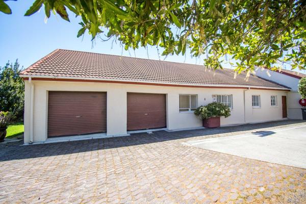 EXCLUSIVE SOLE MANDATE
Set in the peaceful Somerset Gardens complex, this spacious ...