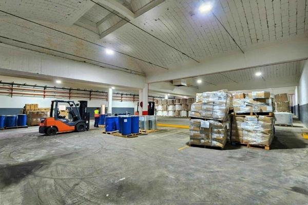 A 1514m&#178; warehouse is available to rent in Spilo Business Park, Paarl. The unit ...
