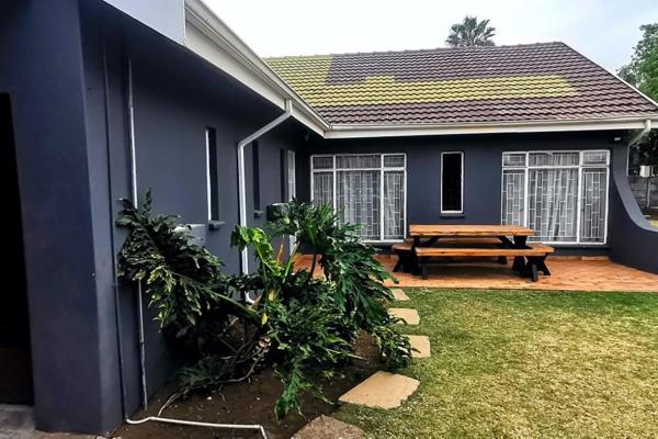 Property Features:
4 generously sized bedrooms with built-in cupboards
2 modern, full bathrooms
Spacious kitchen with ample storage and ...