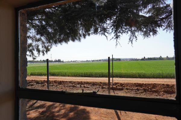 “Country Living with City Convenience”
“Farm-Style Peace, Town-Style Comfort”
Modern ...