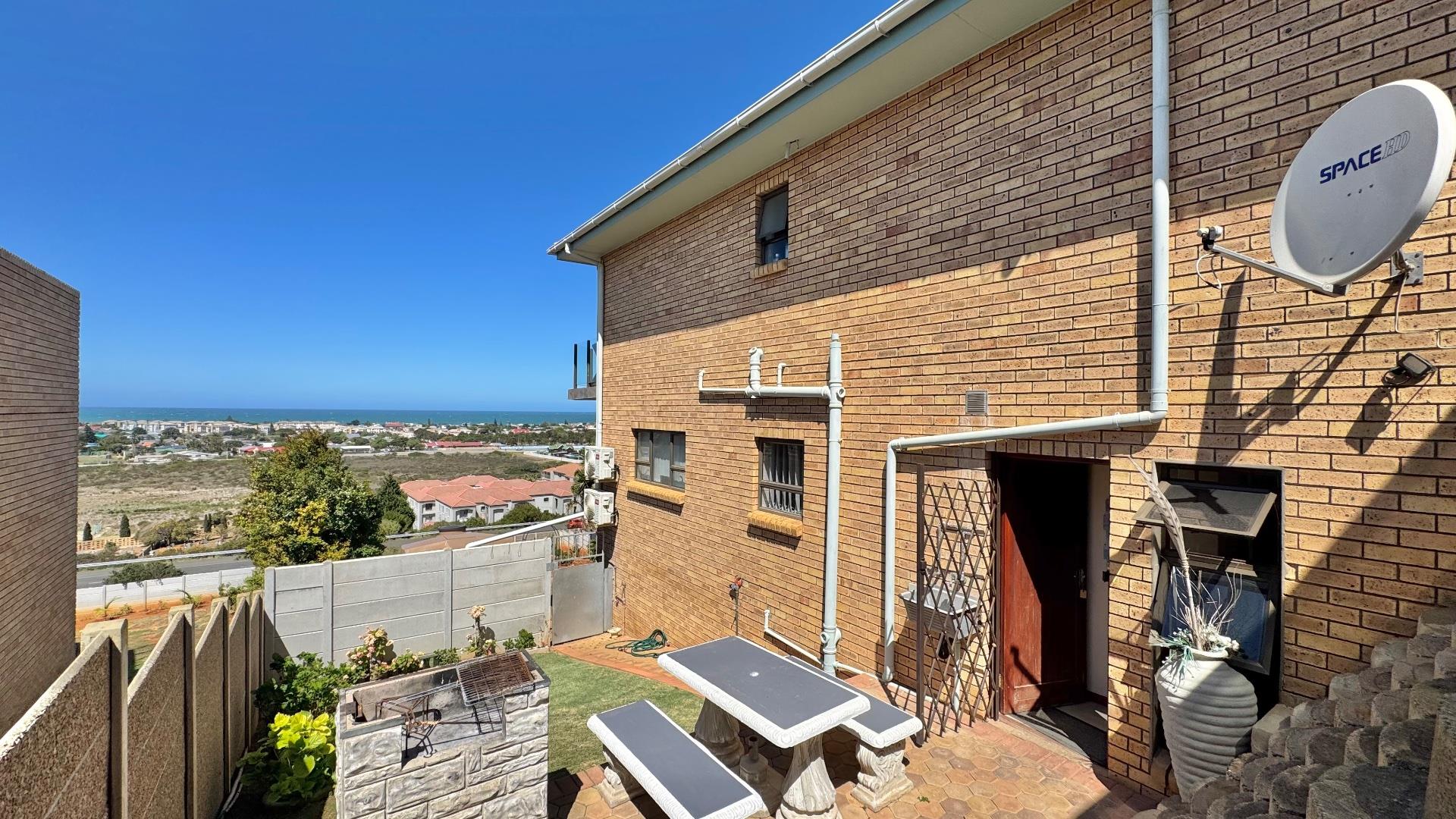 Photo of 3 Bedroom House for sale in Hartenbos Heuwels