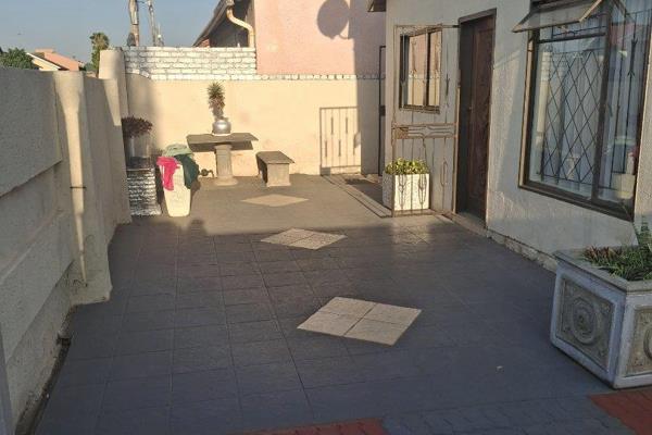 Move-in ready house offers 2bedrooms, open-plan kitchen and lounge.  This neat home  is tiled and boasts fitted cupboards. The yard is ...